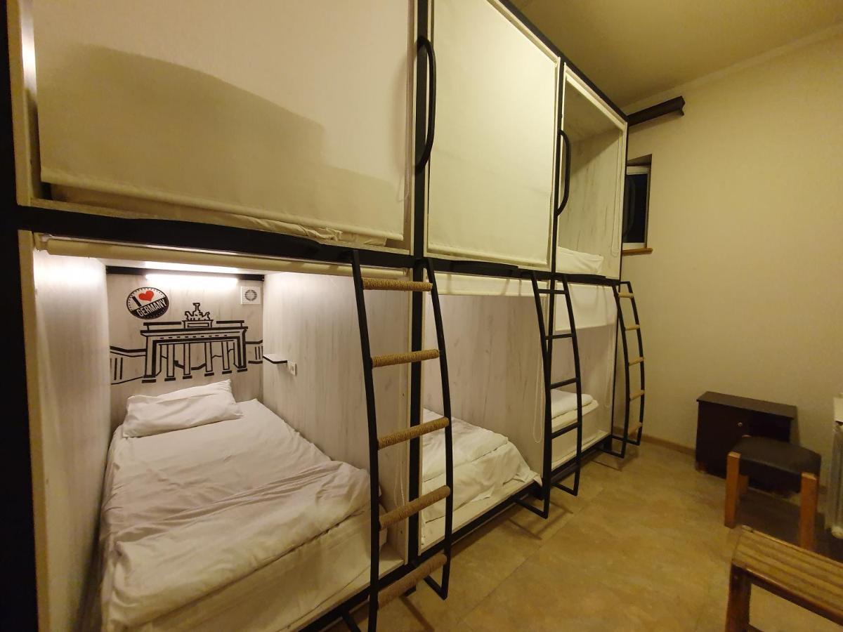 Capsule Hostel In The Old City Of 예레반 외부 사진